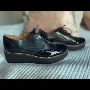 New patent leather David Tyler platform laced shoes